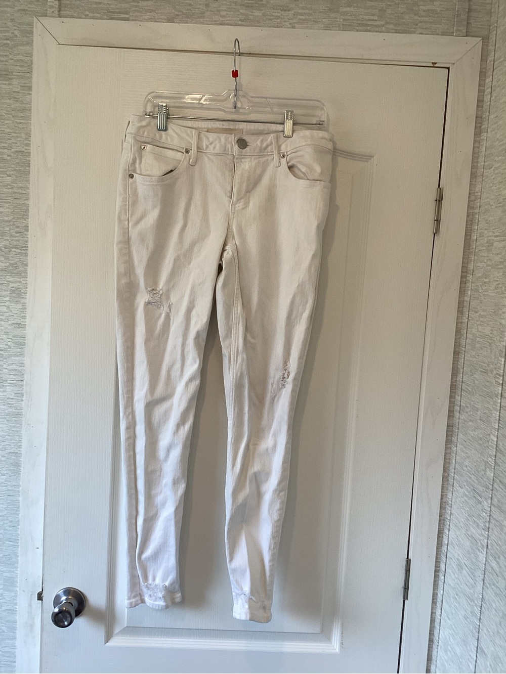 Old Navy White Distressed Skinny Jeans 29 EUC